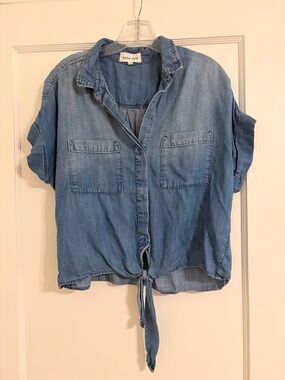 Bella Dahl Chambray Tie-Hem Button-Front Shirt in Light Blue